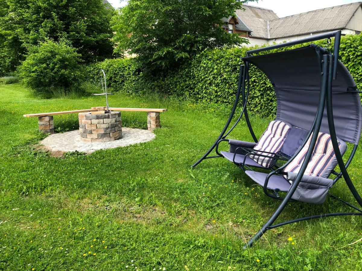 Ferienhaus Eifel Charlotte Dahlem  Luaran gambar